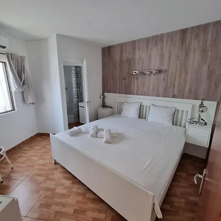 Casa Agradável Com Piscina Partilhada * Albufeira